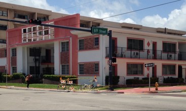 6890-6896 Abbott Ave in Miami Beach, FL - Building Photo - Building Photo