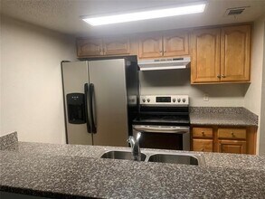 8135 Ferguson Rd in Dallas, TX - Building Photo - Building Photo