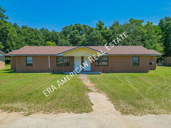 90 Twin Trees Dr in Defuniak Springs, FL - Foto de edificio - Building Photo