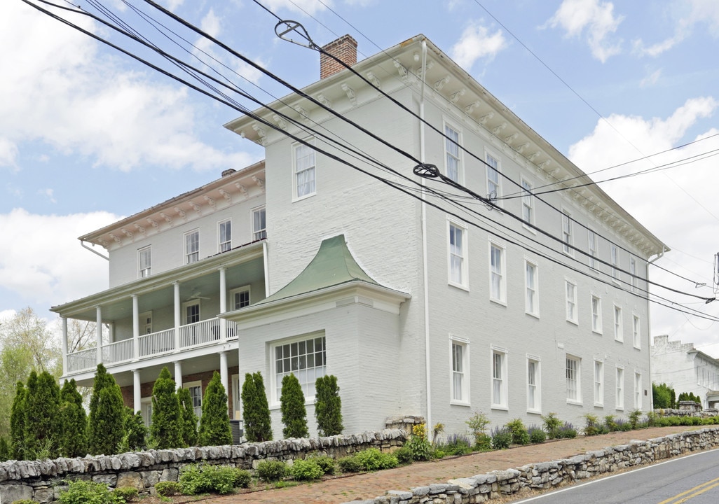 Fort Loudoun Apartments in Winchester, VA - Building Photo