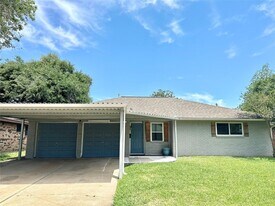 1126 E Dartmouth Ln in Deer Park, TX - Building Photo