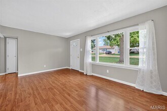 340 Hillcrest Blvd in Ballwin, MO - Building Photo - Building Photo