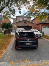 22 Tina Ct in Brampton, ON - Building Photo - Building Photo