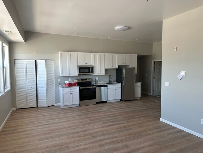 6201 Eastern Ave in Baltimore, MD - Foto de edificio - Building Photo