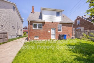 17932 Neff Rd in Cleveland, OH - Foto de edificio - Building Photo