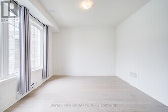1374 William Halton Pkwy in Oakville, ON - Building Photo - Building Photo