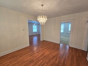 21 Oakwood St in East Hartford, CT - Foto de edificio - Building Photo