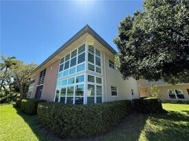 3 Vis Gdns Trl, Unit 103 in Vero Beach, FL - Building Photo