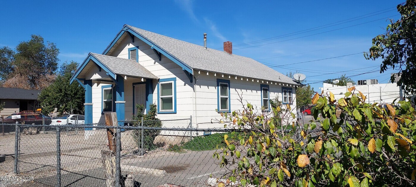 1726 A St in Sparks, NV - Building Photo