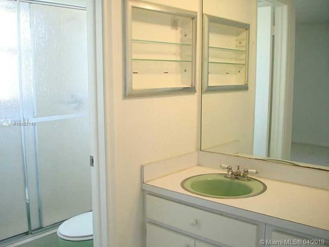 104 SE 10th St-Unit -202 in Deerfield Beach, FL - Building Photo - Building Photo