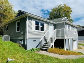 1406 Gladewood Dr in Blacksburg, VA - Building Photo - Building Photo