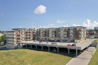 Avenir in Milwaukee, WI - Foto de edificio - Building Photo
