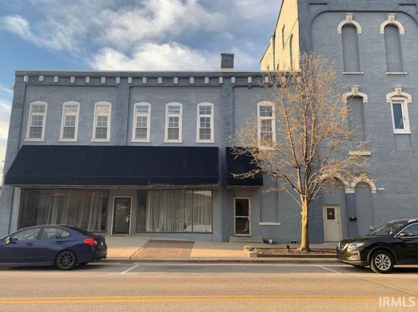 100 W Market St in Warsaw, IN - Building Photo