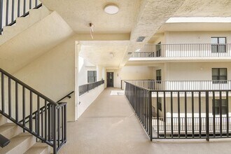 221 NE Plantation Rd, Unit 316 in Stuart, FL - Building Photo - Building Photo