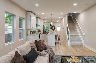 2587 Dayton Ave in Columbus, OH - Foto de edificio - Building Photo