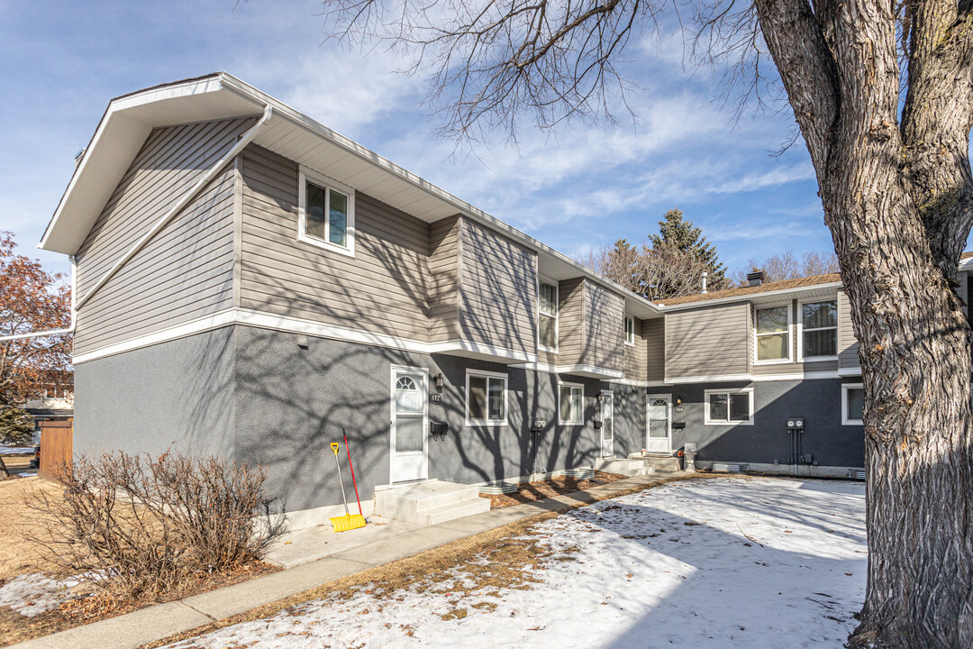 Sundance Village in Edmonton, AB - Building Photo