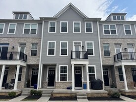 963 Skylar Ct. in Phoenixville, PA - Building Photo