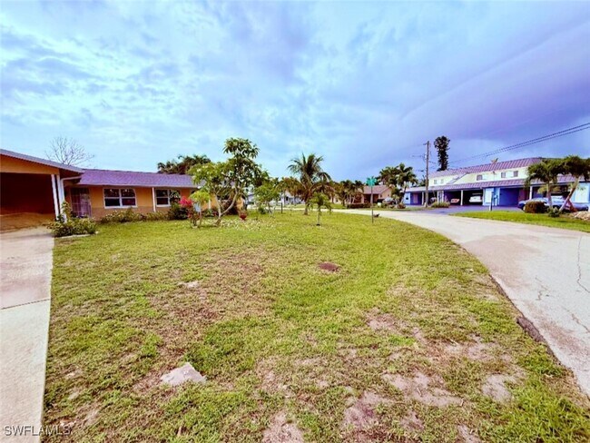 4925 Viceroy St in Cape Coral, FL - Building Photo - Building Photo