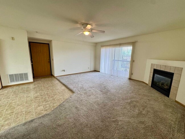 4600 Grand Ave in Davenport, IA - Building Photo - Building Photo