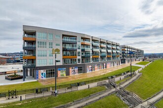 Boardwalk Residences in Newport, KY - Foto de edificio - Primary Photo