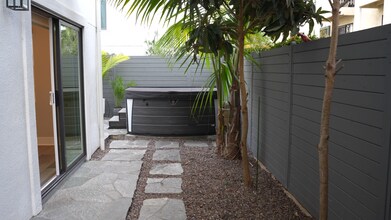 855 Home Ave in Carlsbad, CA - Foto de edificio - Building Photo