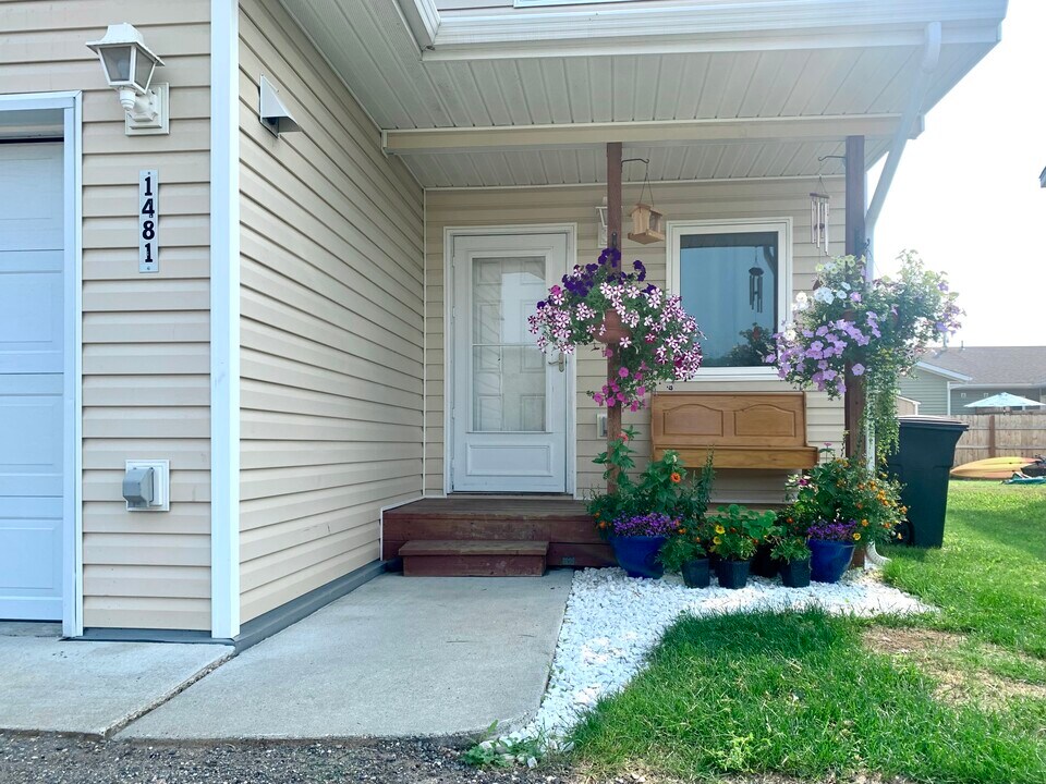 1481 Joyce Dr in Fairbanks, AK - Building Photo