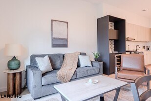 2623 Keene St, Unit 423 in Houston, TX - Building Photo