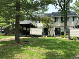 509 Briarhill Ct in Ballwin, MO - Building Photo