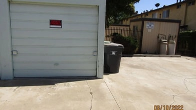 712 N Lincoln St in Santa Maria, CA - Foto de edificio - Building Photo