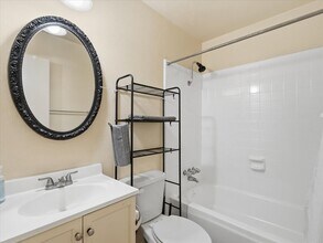 5614 Christie Ln in Garland, TX - Foto de edificio - Building Photo