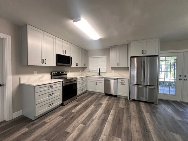 1131 Robin Hood Ct in Mount Dora, FL - Building Photo - Building Photo