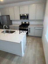 10819 Gate Cir in Fishers, IN - Building Photo - Building Photo