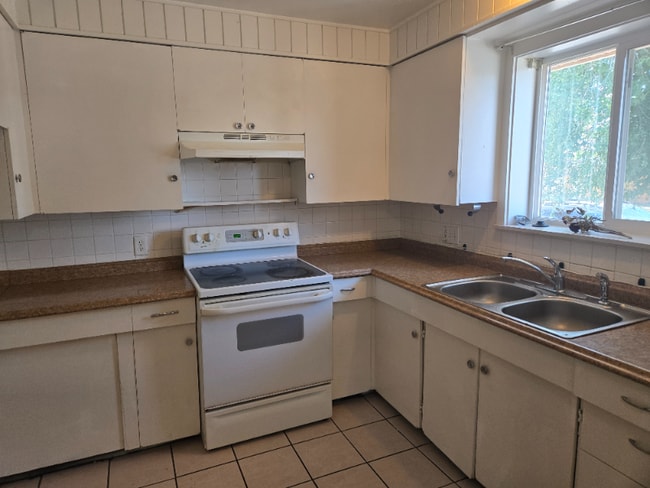 property at 302 N 7th Ave