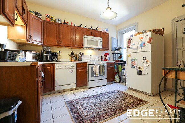 41 Orkney Rd, Unit 2 in Boston, MA - Foto de edificio - Building Photo