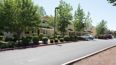 Colonia Amistad in Independence, OR - Building Photo - Building Photo