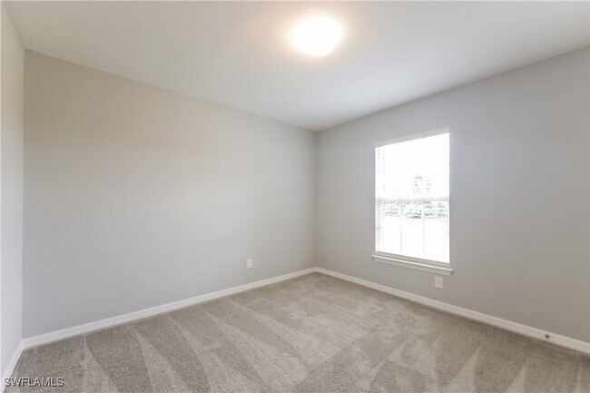 3111 62nd St W in Lehigh Acres, FL - Foto de edificio - Building Photo