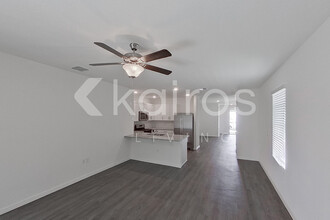 32053 Katelin Cir in Leesburg, FL - Building Photo - Building Photo