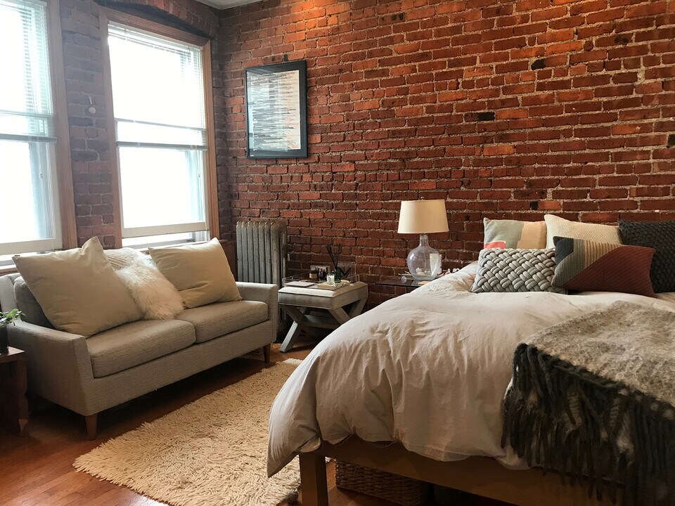 93 Marion St, Unit 8 in Brookline, MA - Building Photo