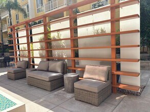 21301 Erwin St, Unit 206 in Woodland Hills, CA - Foto de edificio - Building Photo