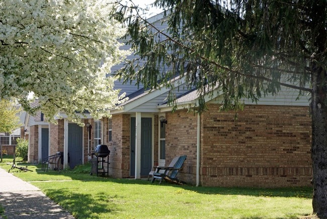 Reading Commons in New Lexington, OH - Foto de edificio - Building Photo