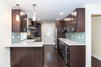 28 Albion St, Unit 1 in Medford, MA - Building Photo - Building Photo