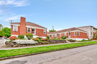 Helenas Court Apartments in Portland, OR - Building Photo - Primary Photo