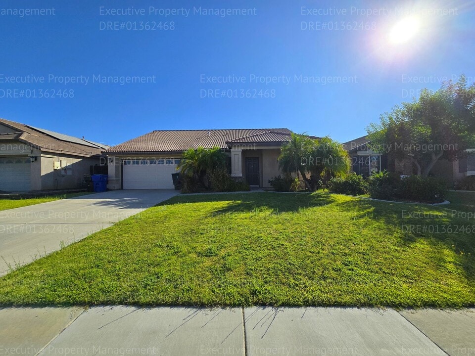 13416 Ridgeway Meadows Dr in Bakersfield, CA - Building Photo