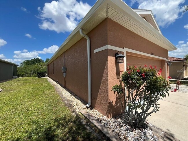13282 SW Pembroke Cir N in Lake Suzy, FL - Building Photo - Building Photo