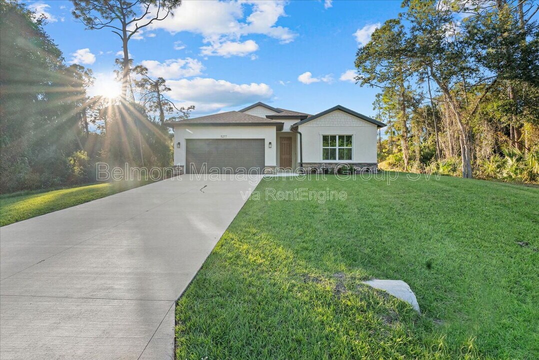 5277 Vantage St in North Port, FL - Building Photo