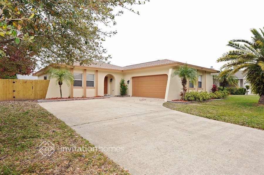 6297 108th Ave in Pinellas Park, FL - Building Photo