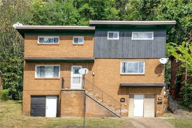 property at 2703 Woodstock Ave