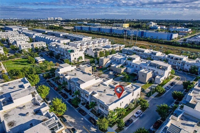 10426 NW 64th Terrace in Doral, FL - Building Photo - Building Photo
