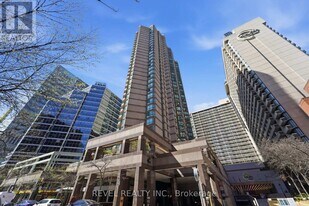 38 Elm St in Toronto, ON - Building Photo