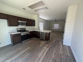 134 N Boise Ct in Visalia, CA - Building Photo